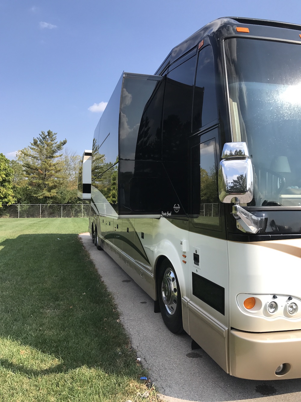 2011 Prevost Marathon H3-45 For Sale