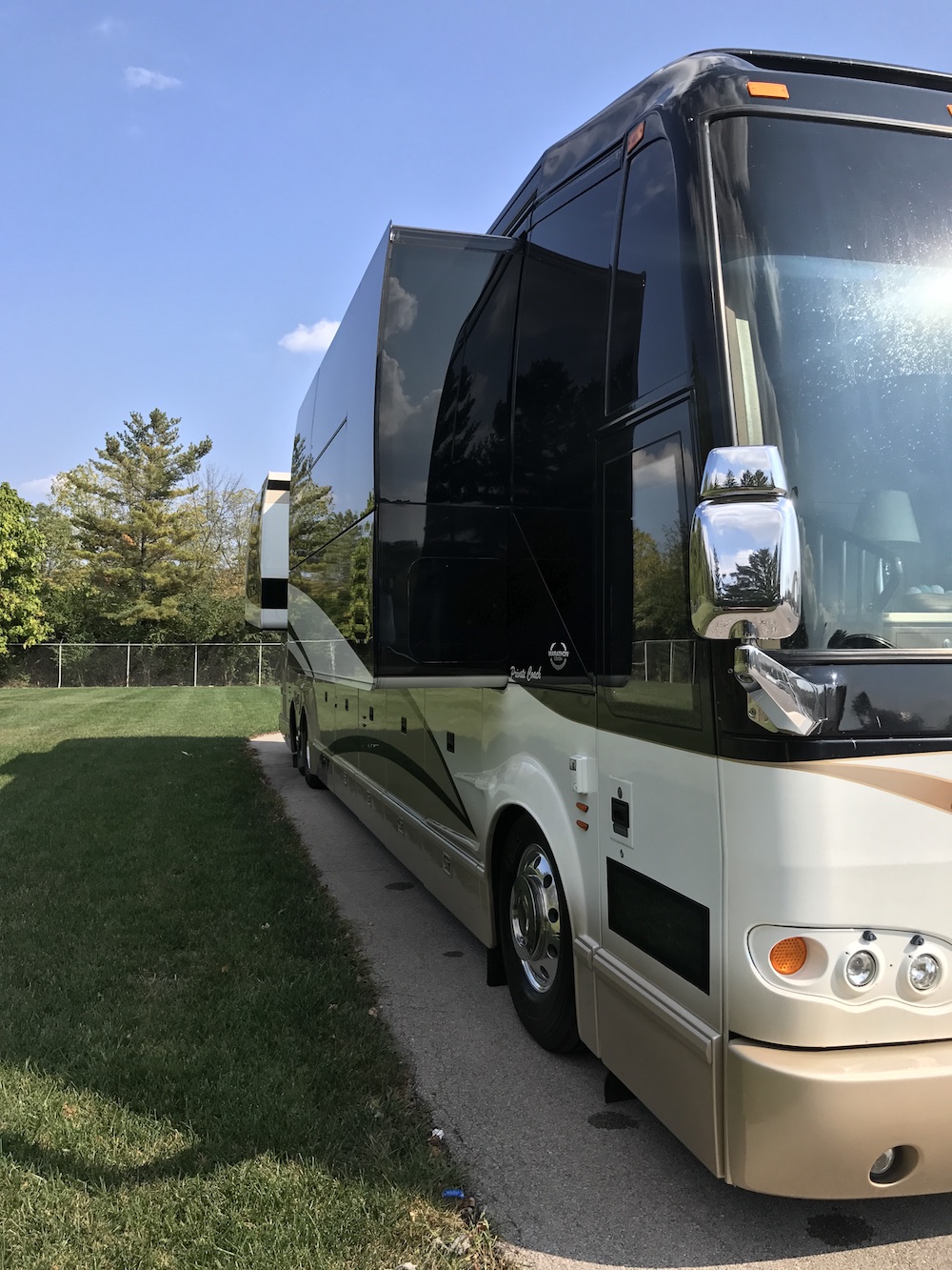 2011 Prevost Marathon H3-45 For Sale