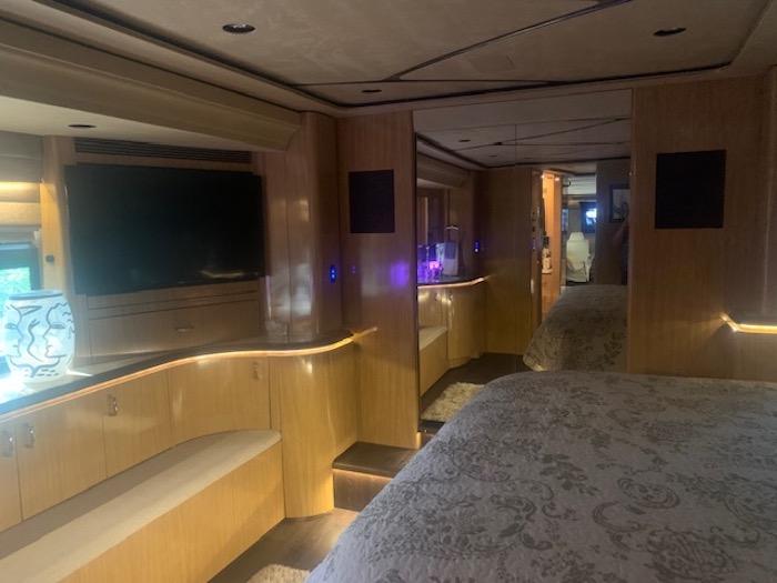 2010 Prevost Marathon XLII For Sale