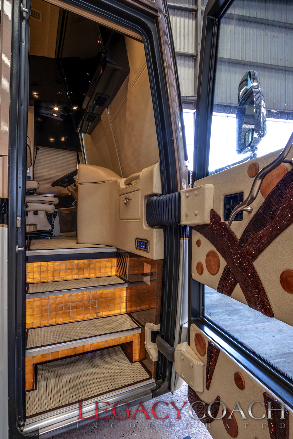 2011 Prevost Featherlite H3-45 For Sale