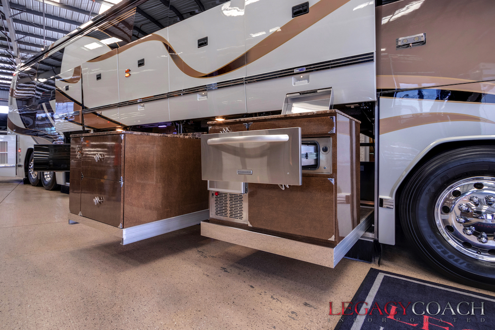 2011 Prevost Featherlite H3-45 For Sale