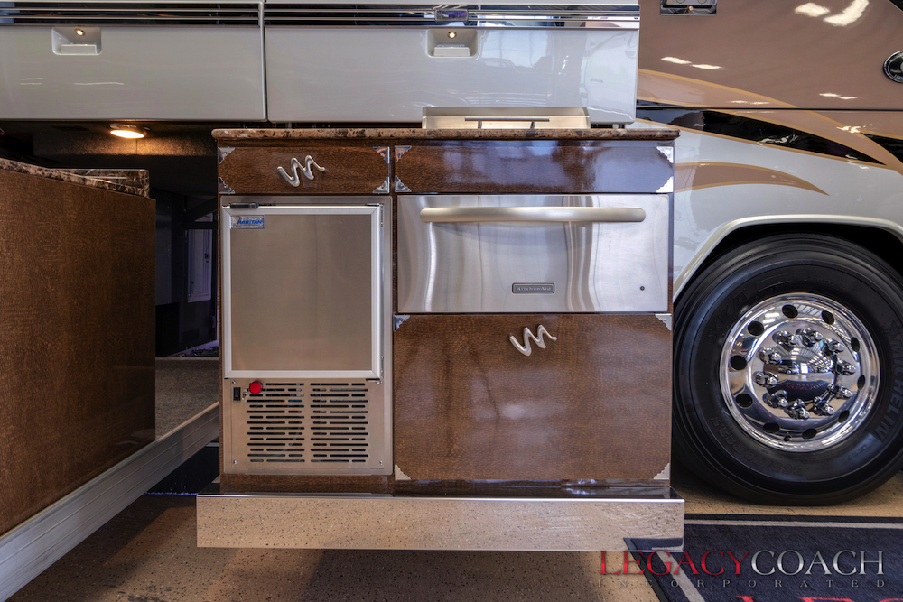 2011 Prevost Featherlite H3-45 For Sale