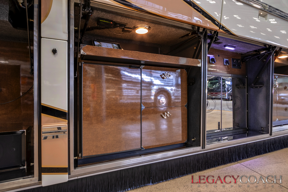 2011 Prevost Featherlite H3-45 For Sale