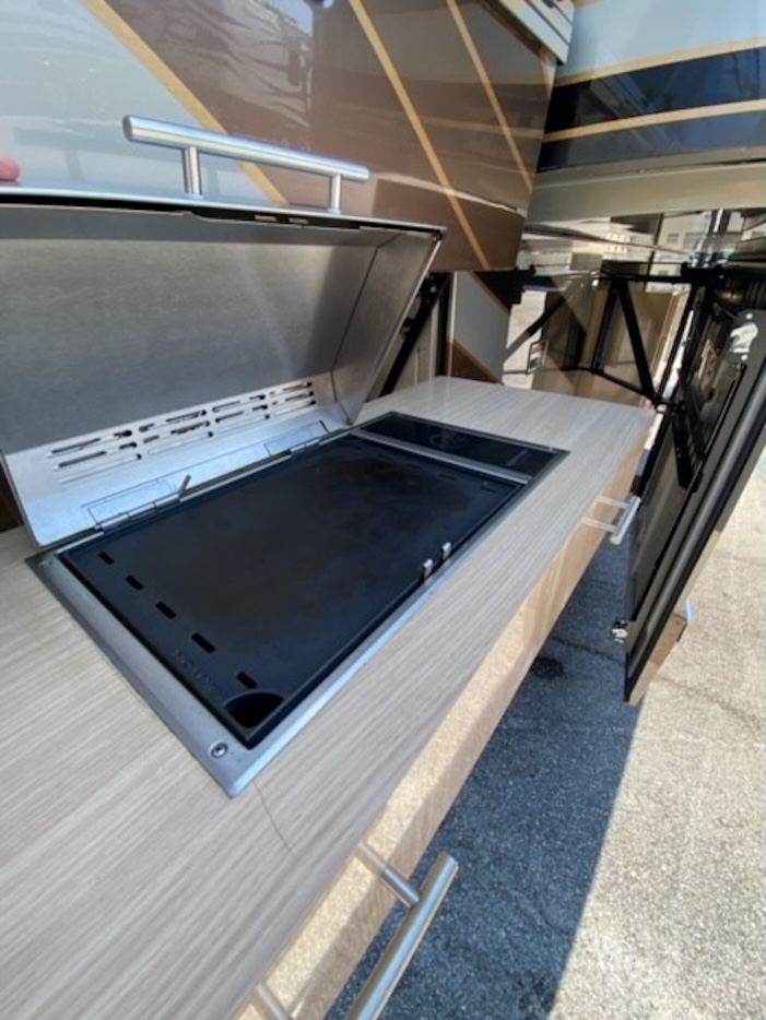 2012 Prevost Featherlite  H3-45 For Sale