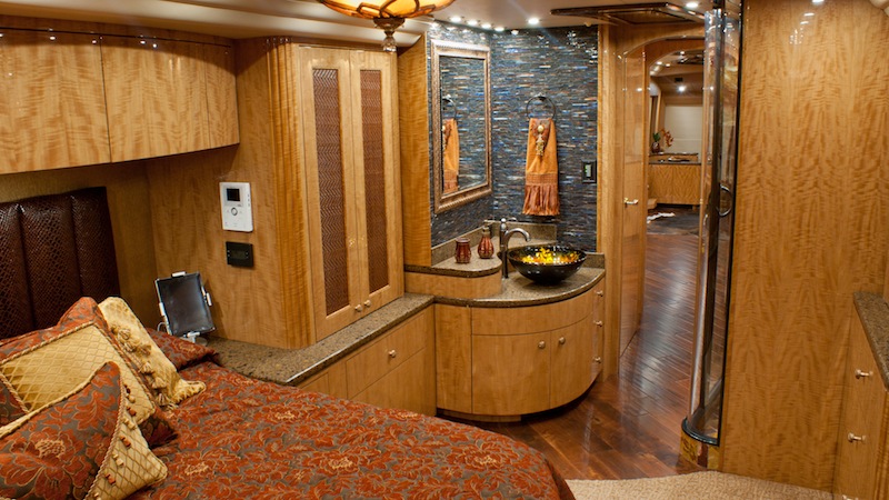 2013 Prevost Millennium H3-45