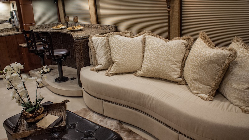 2013 Prevost Millennium H3-45