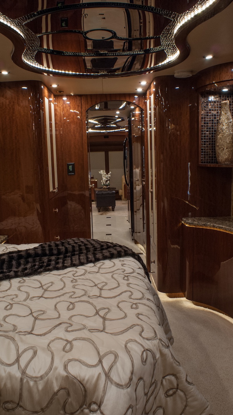 2013 Prevost Millennium H3-45