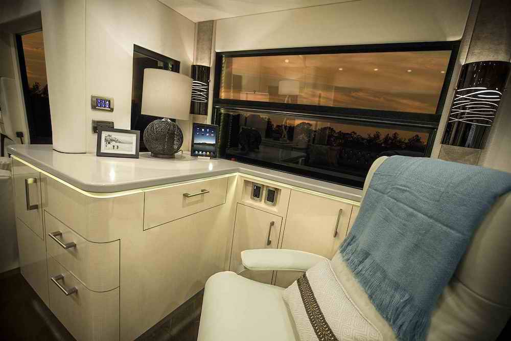 2013 Prevost Featherlite H3-45 For Sale