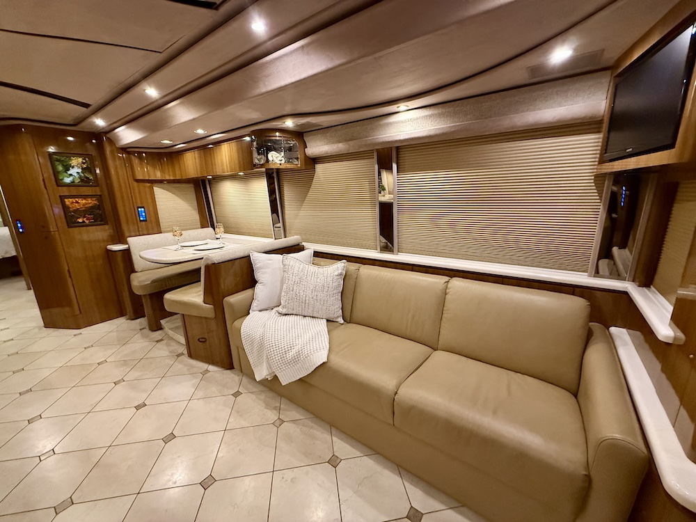 2013 Prevost Marathon XLII For Sale