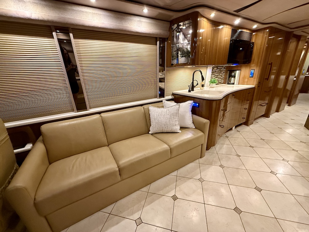 2013 Prevost Marathon XLII For Sale