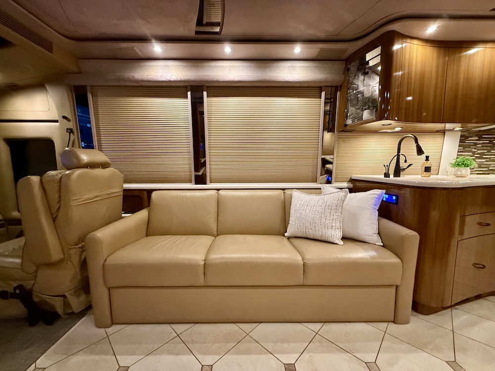 2013 Prevost Marathon XLII For Sale