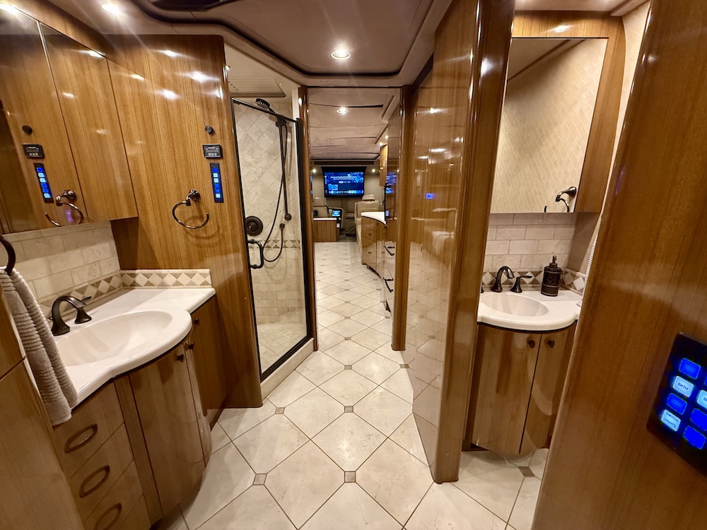 2013 Prevost Marathon XLII For Sale