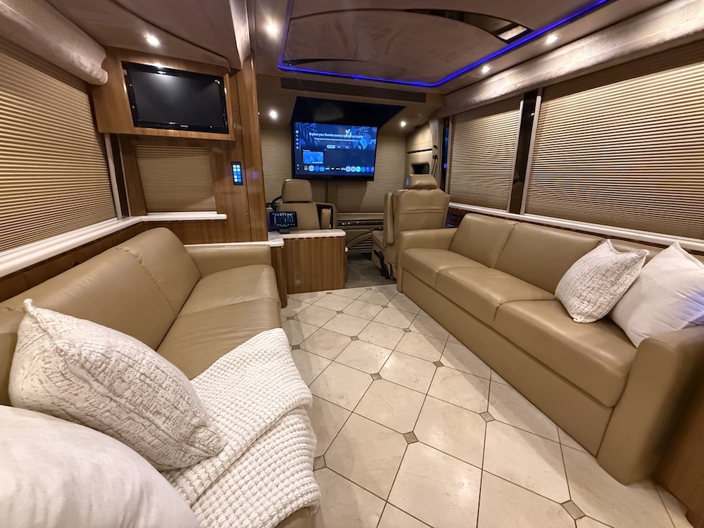 2013 Prevost Marathon XLII For Sale