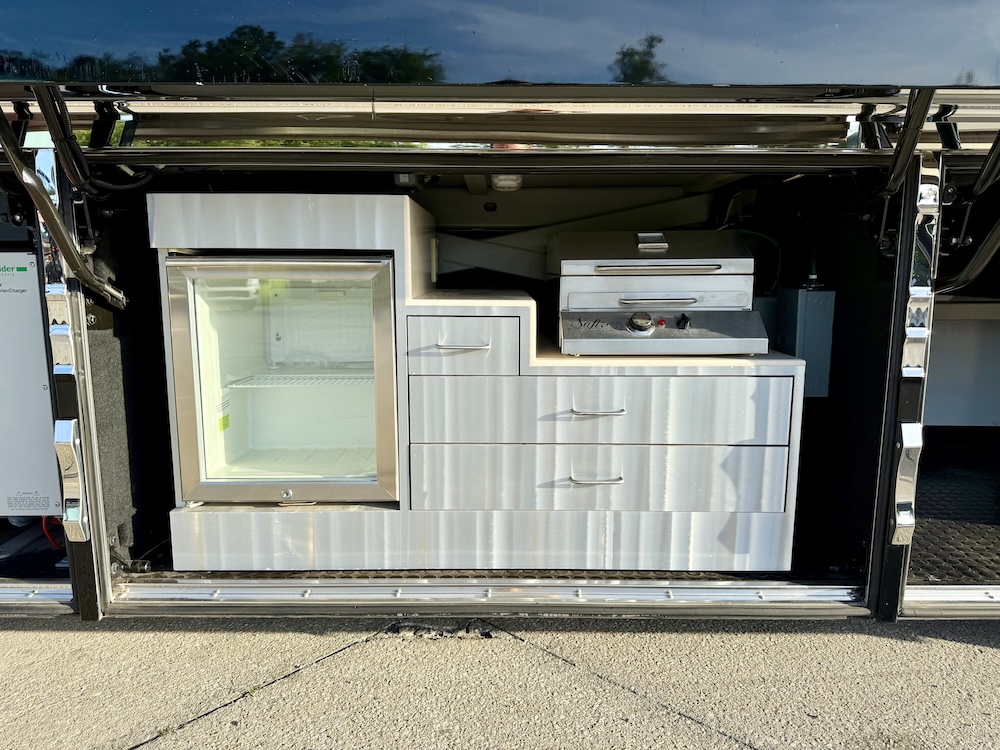 2013 Prevost Marathon XLII For Sale