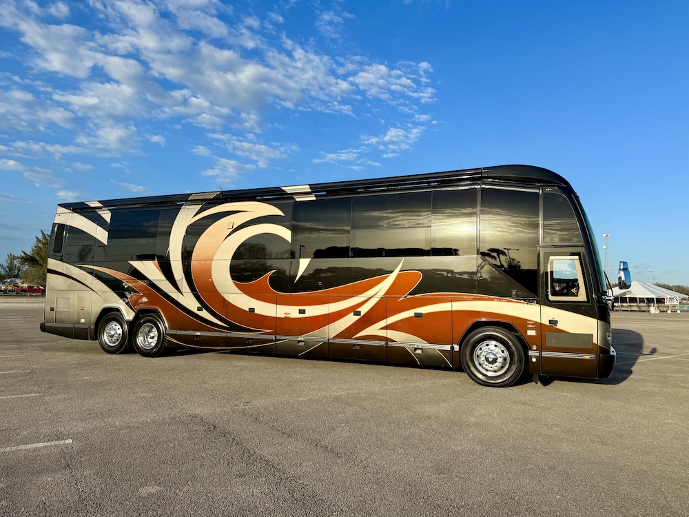 2013 Prevost Outlaw H3-45 For Sale