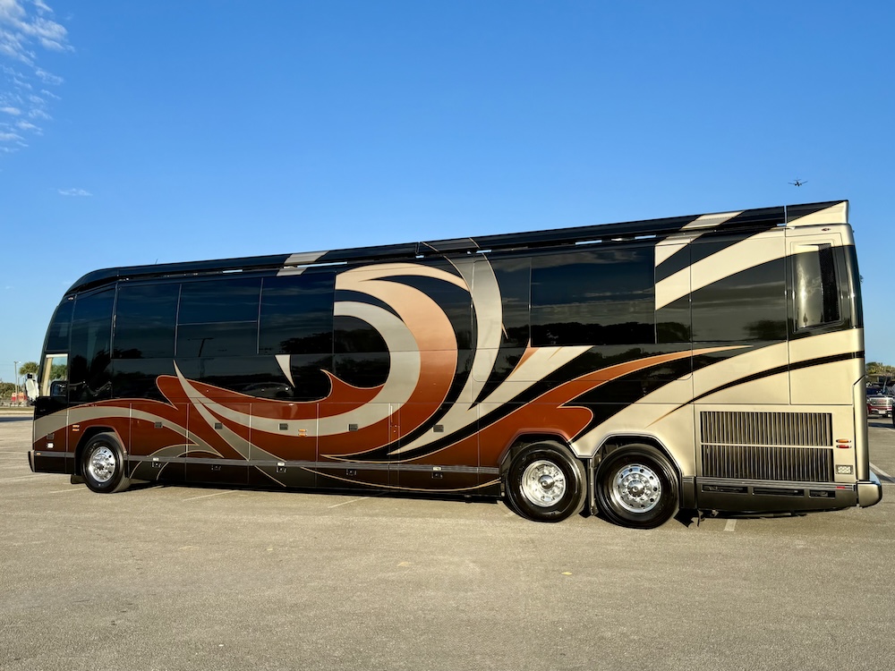 2013 Prevost Outlaw H3-45 For Sale