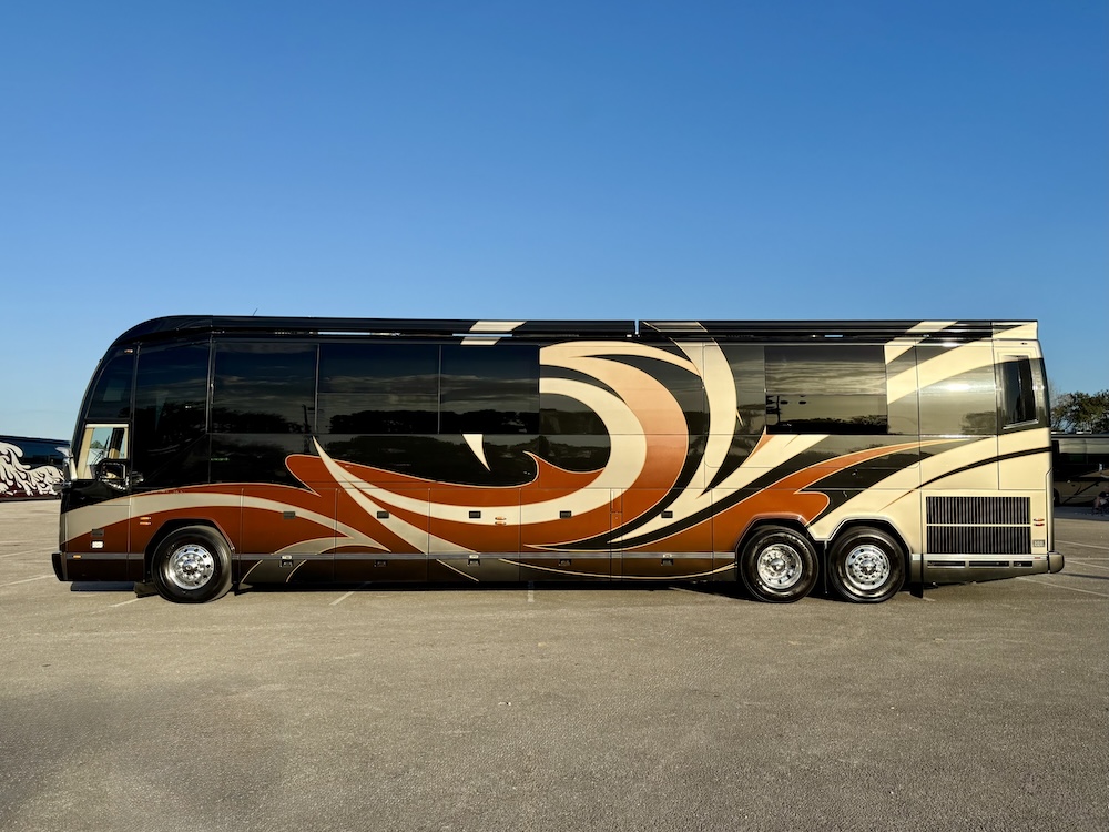 2013 Prevost Outlaw H3-45 For Sale