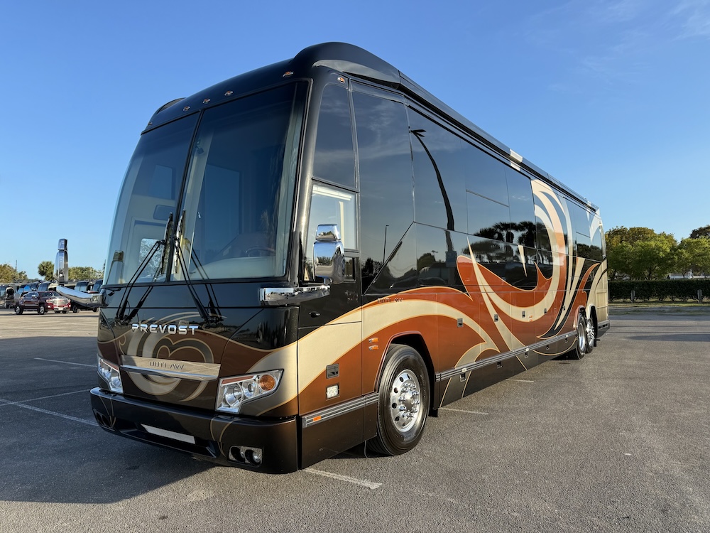 2013 Prevost Outlaw H3-45 For Sale