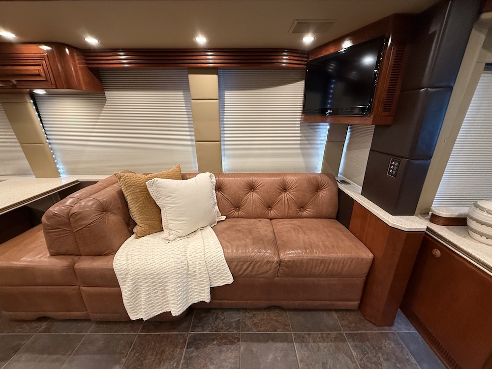 2013 Prevost Outlaw H3-45 For Sale