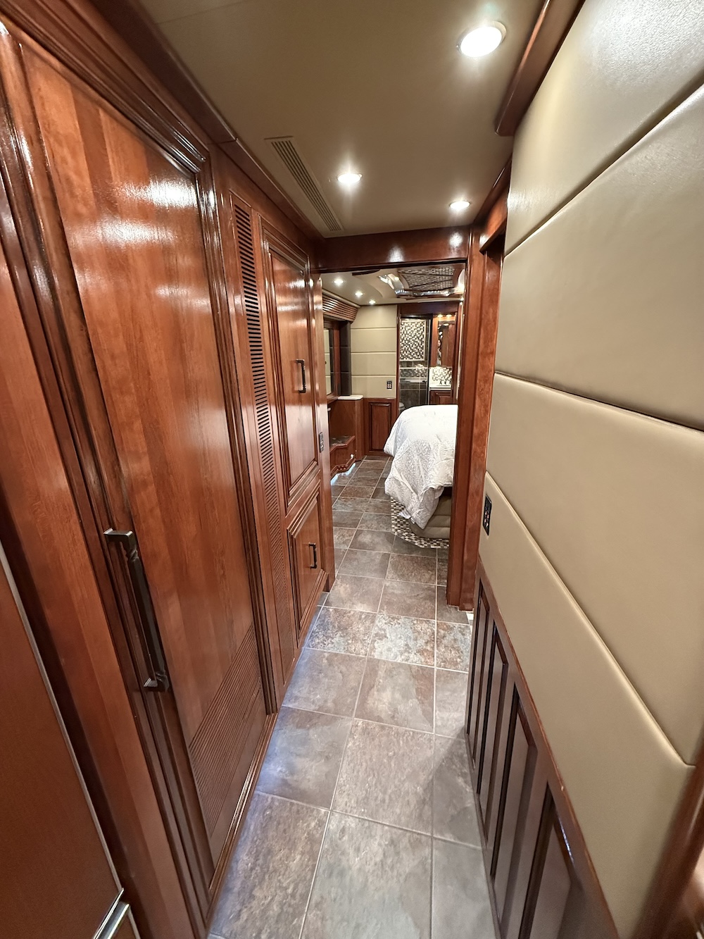 2013 Prevost Outlaw H3-45 For Sale