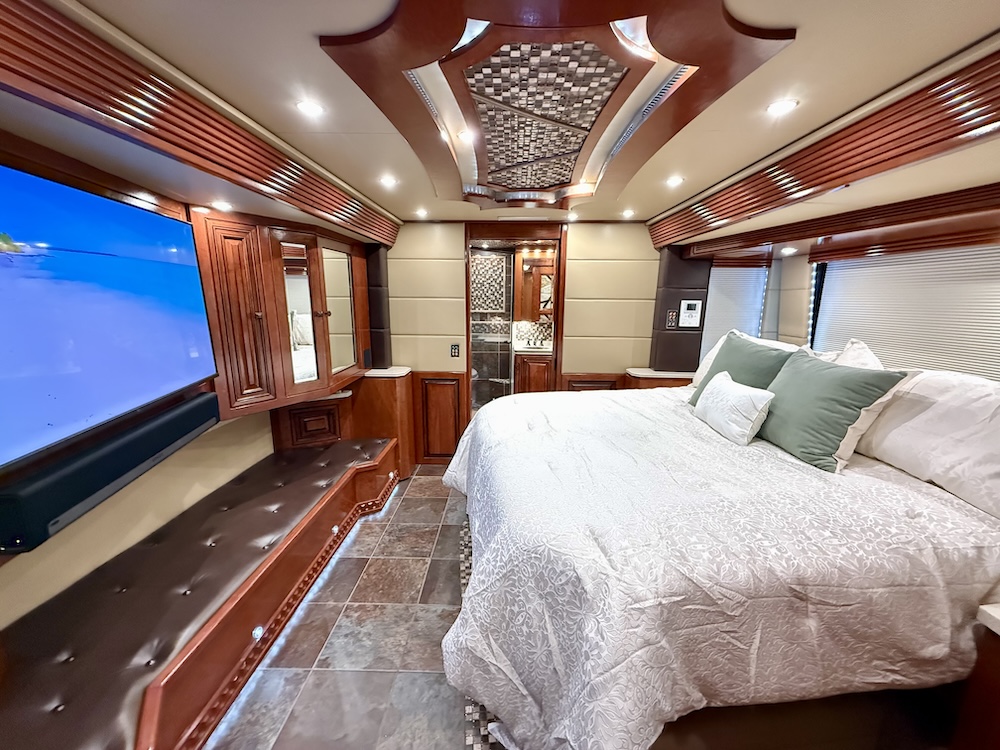 2013 Prevost Outlaw H3-45 For Sale