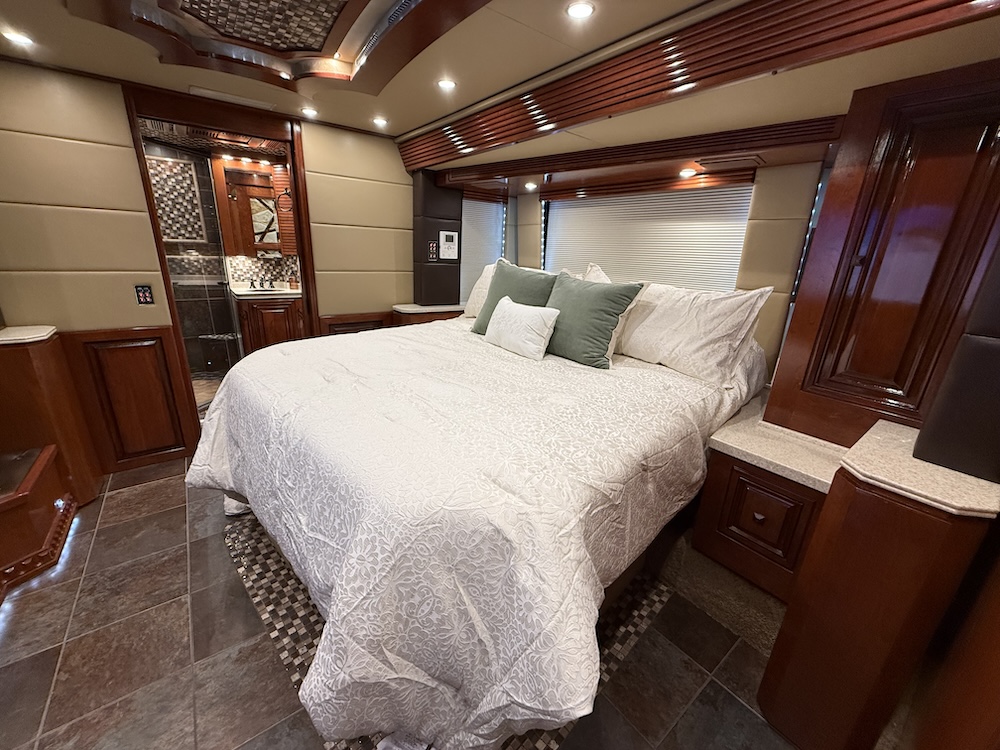 2013 Prevost Outlaw H3-45 For Sale