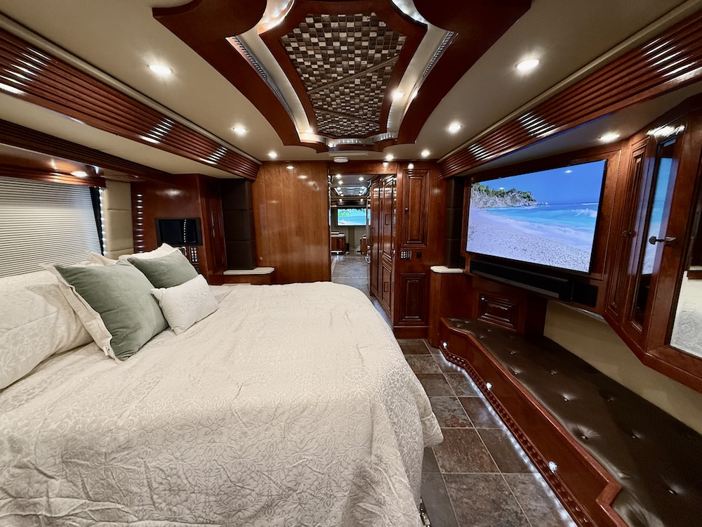 2013 Prevost Outlaw H3-45 For Sale