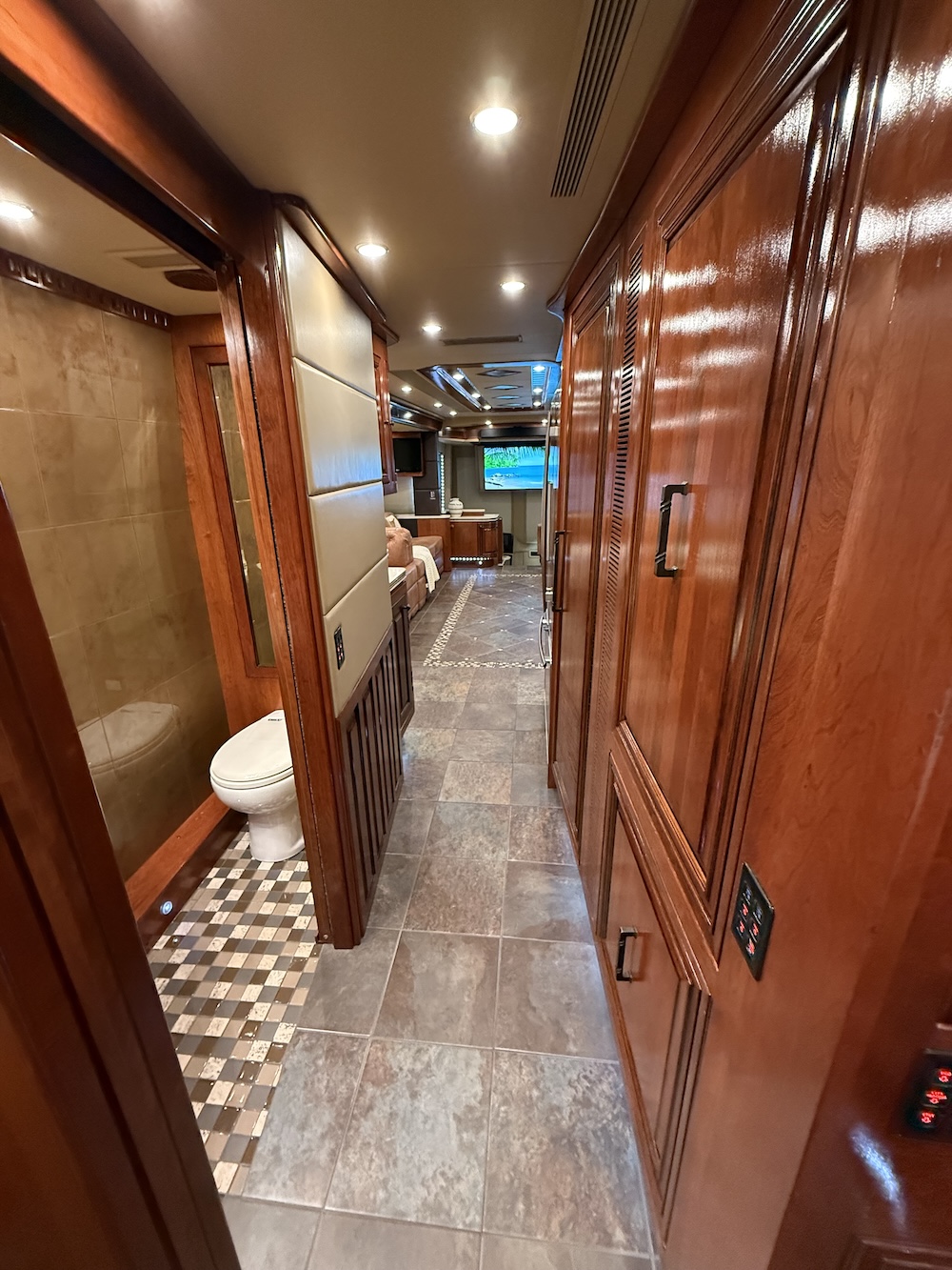 2013 Prevost Outlaw H3-45 For Sale