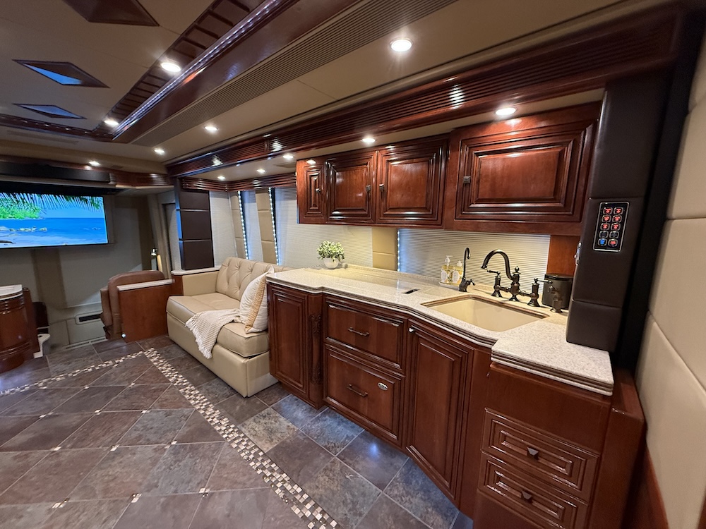 2013 Prevost Outlaw H3-45 For Sale