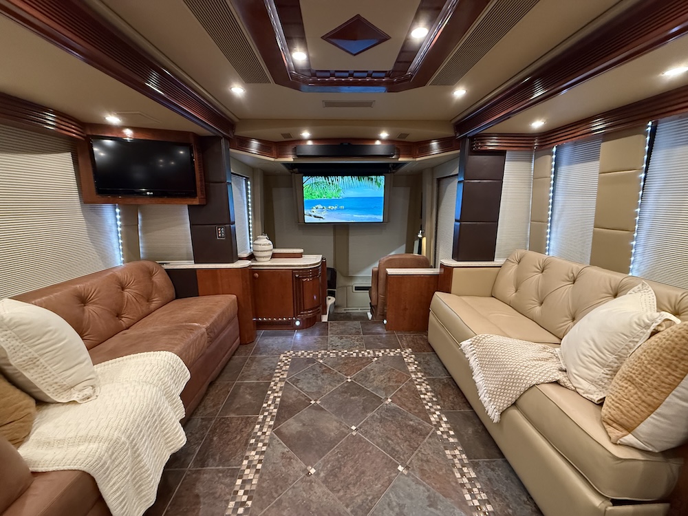 2013 Prevost Outlaw H3-45 For Sale