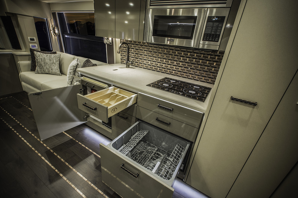 2015 Prevost Featherlite H3-45 For Sale