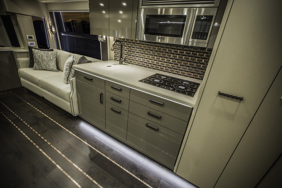 2015 Prevost Featherlite H3-45 For Sale