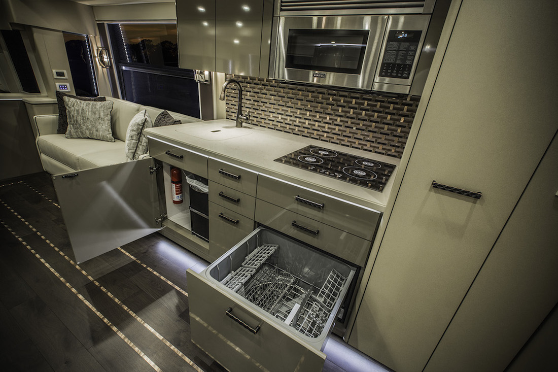 2015 Prevost Featherlite H3-45 For Sale