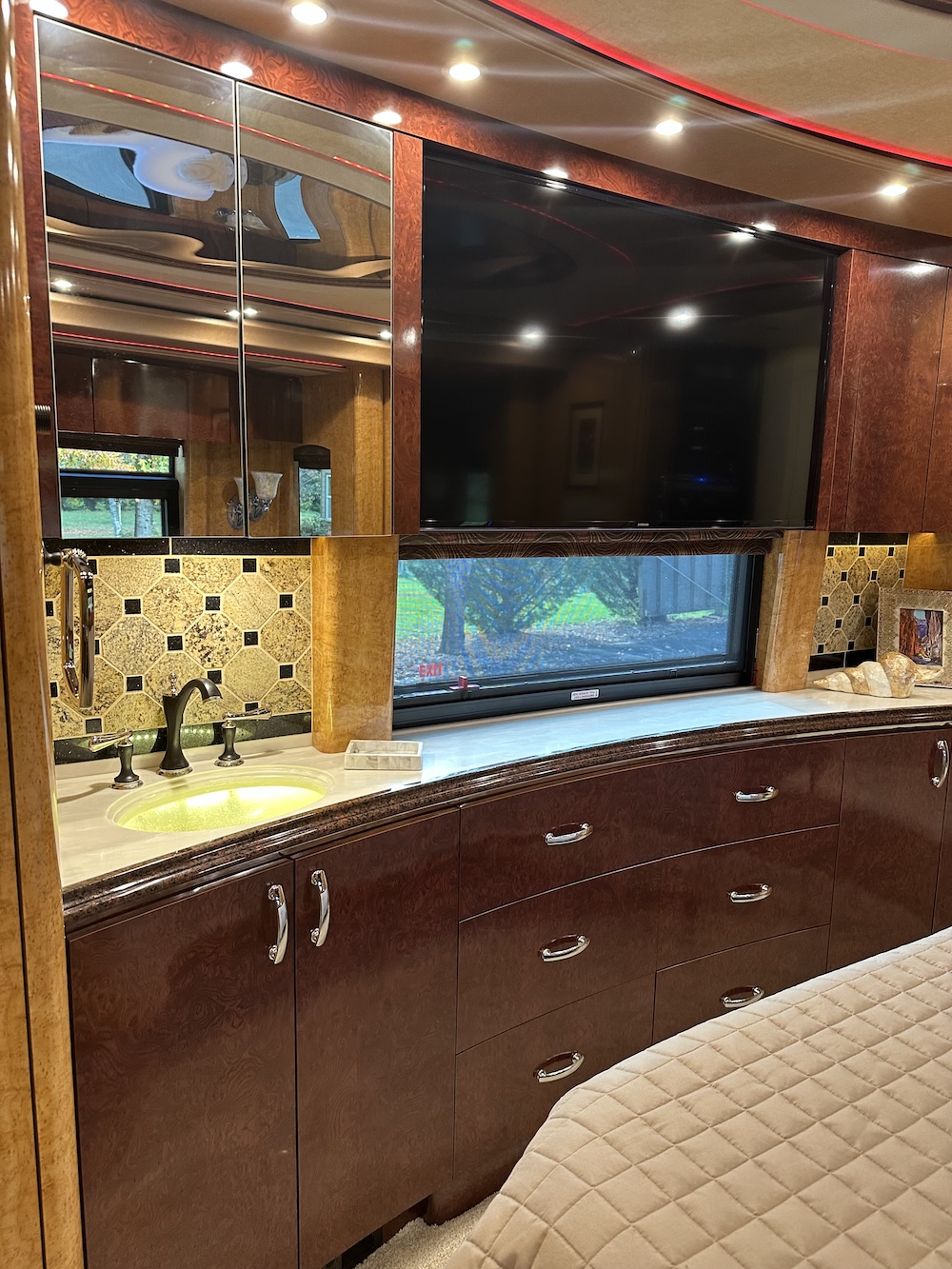 2015 Prevost Marathon X3 For Sale