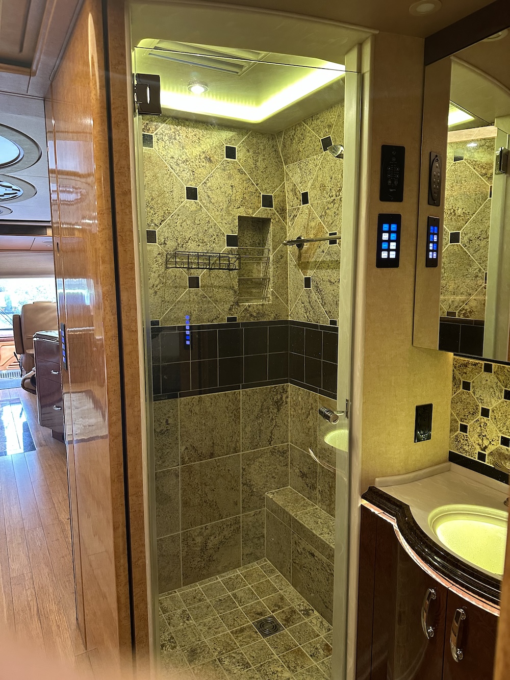 2015 Prevost Marathon X3 For Sale
