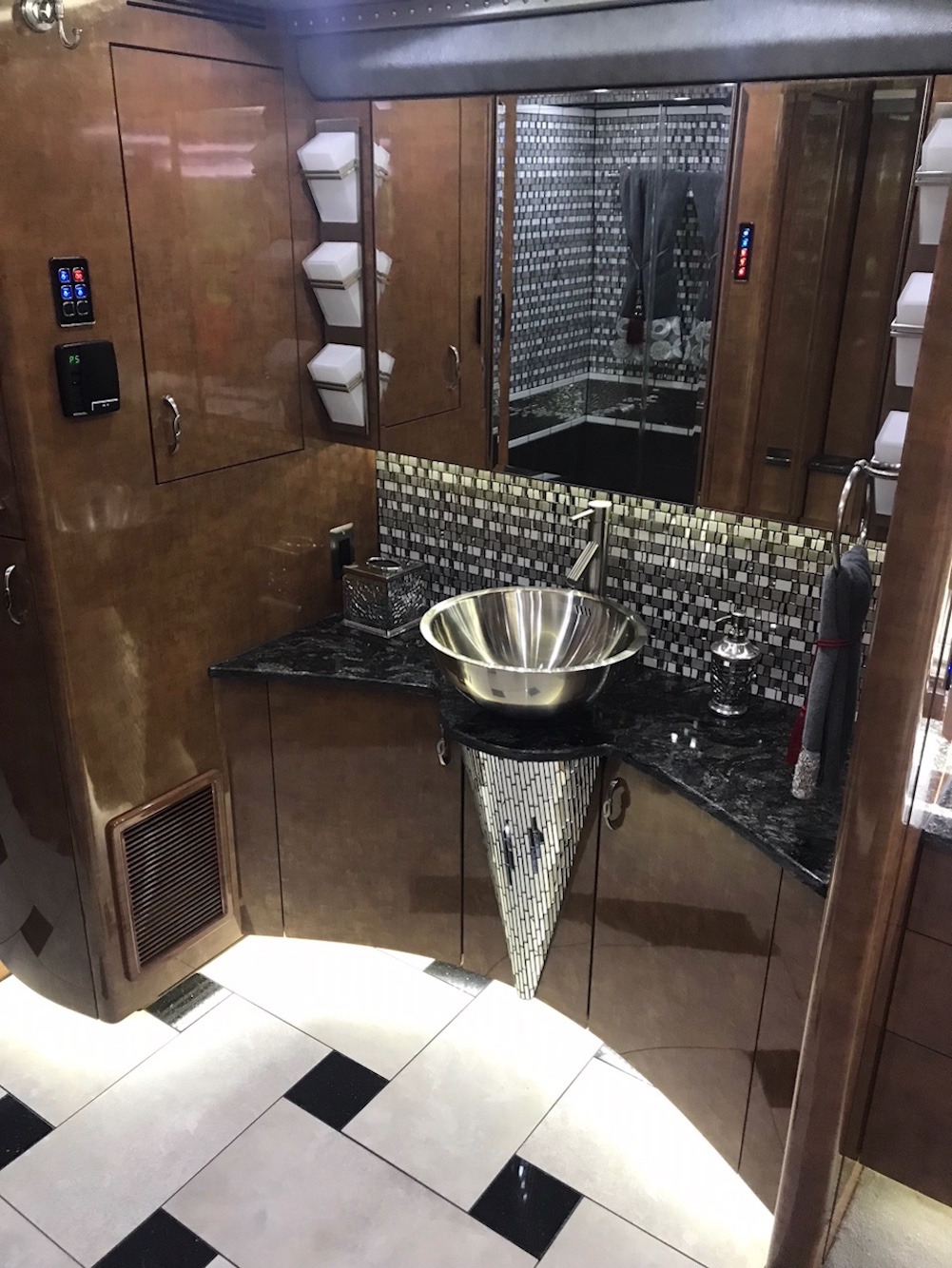 2015 Prevost Olympia H3-45 For Sale