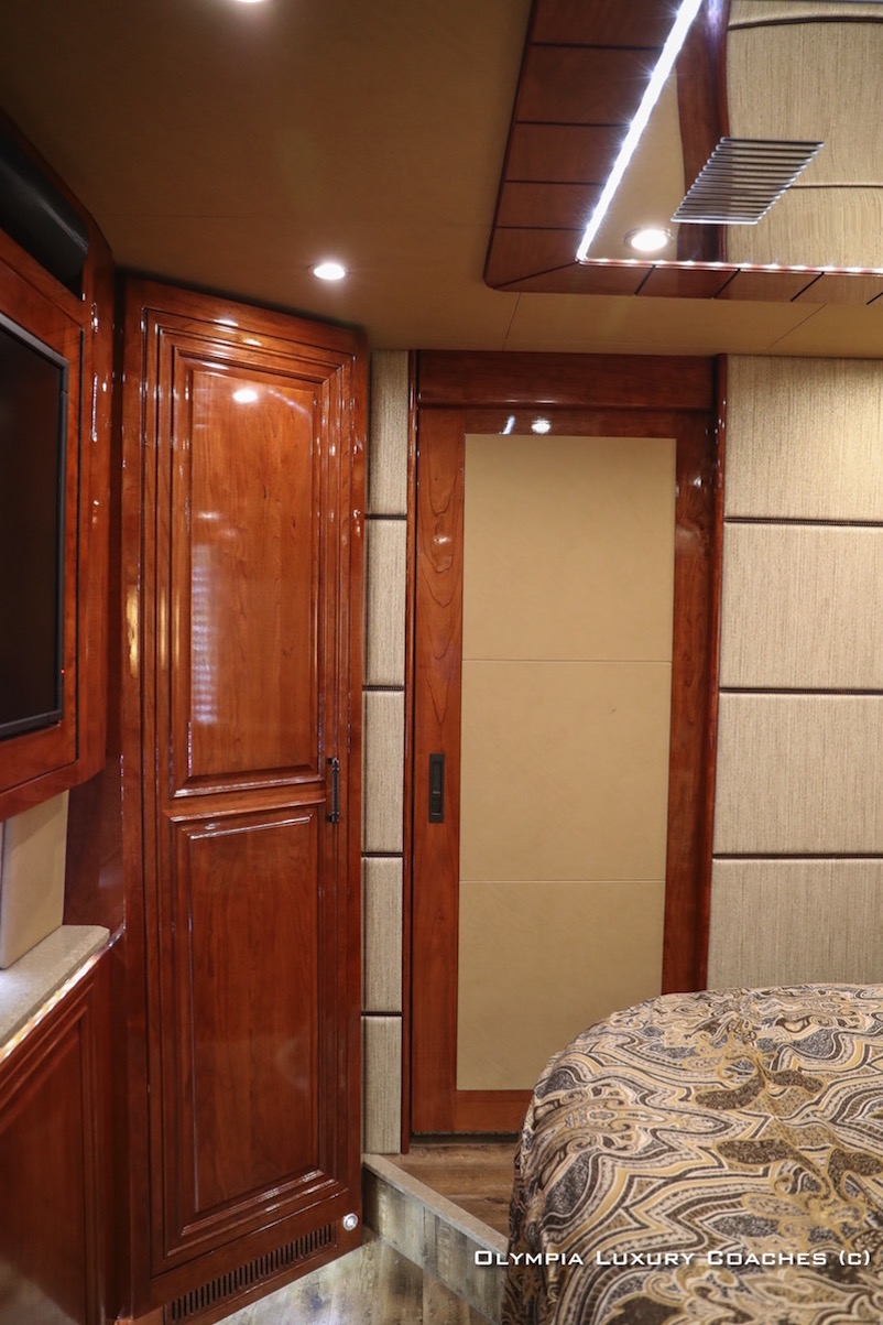 2016 Prevost Emerald X3 For Sale