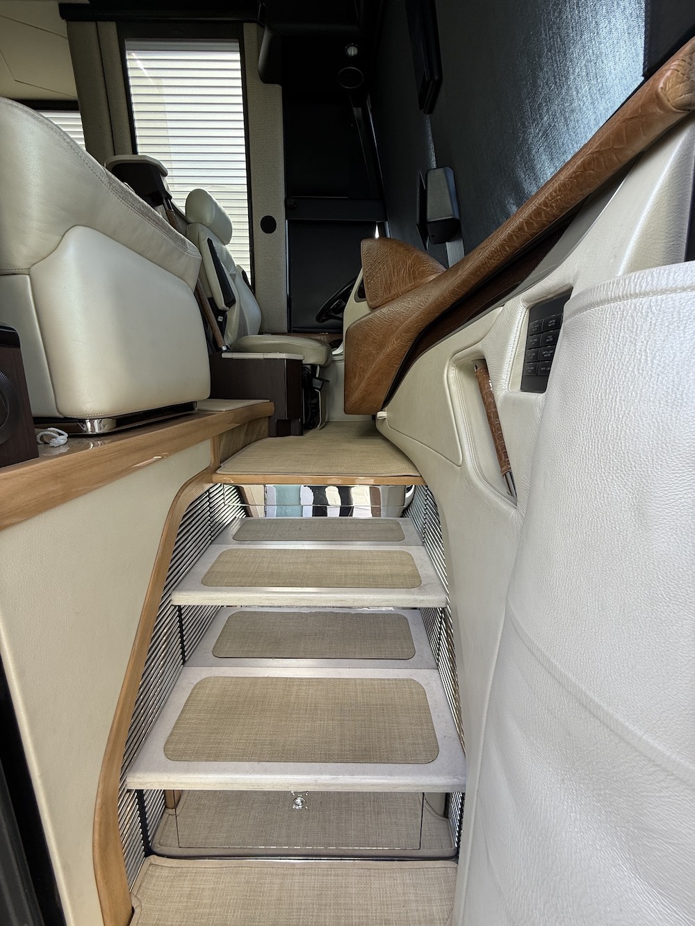 2016 Prevost Liberty H3-45 For Sale