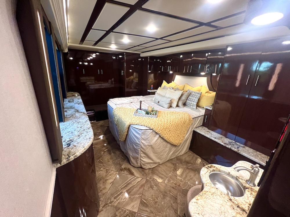 2016 Prevost  Nashville Coach XLII For Sale