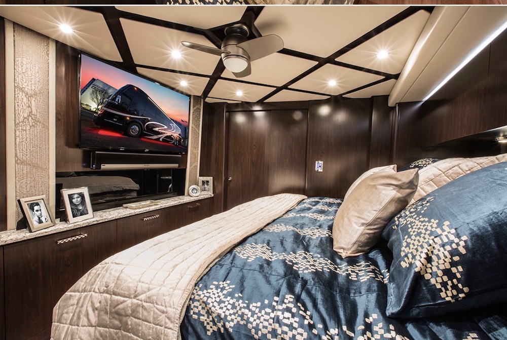 2018 Prevost Featherlite H3-45 For Sale