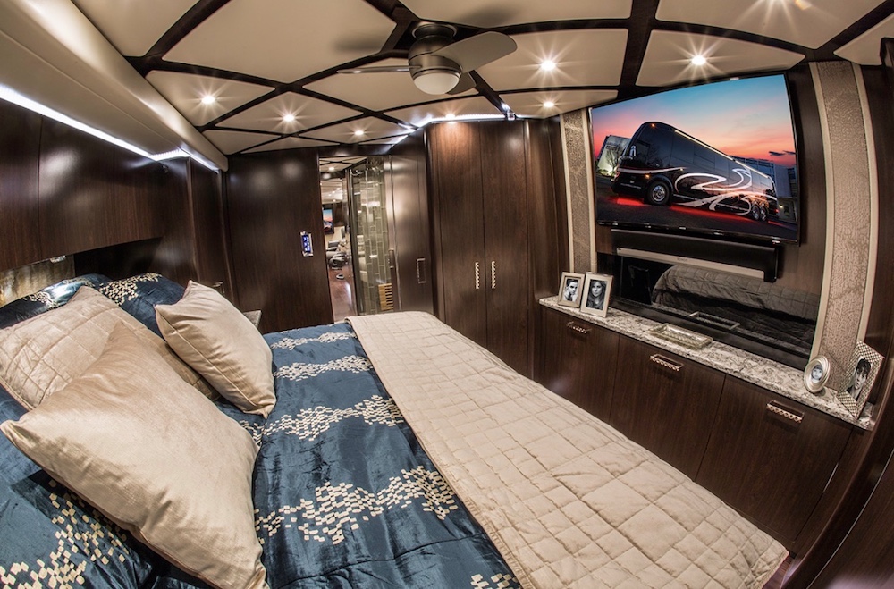 2018 Prevost Featherlite H3-45 For Sale