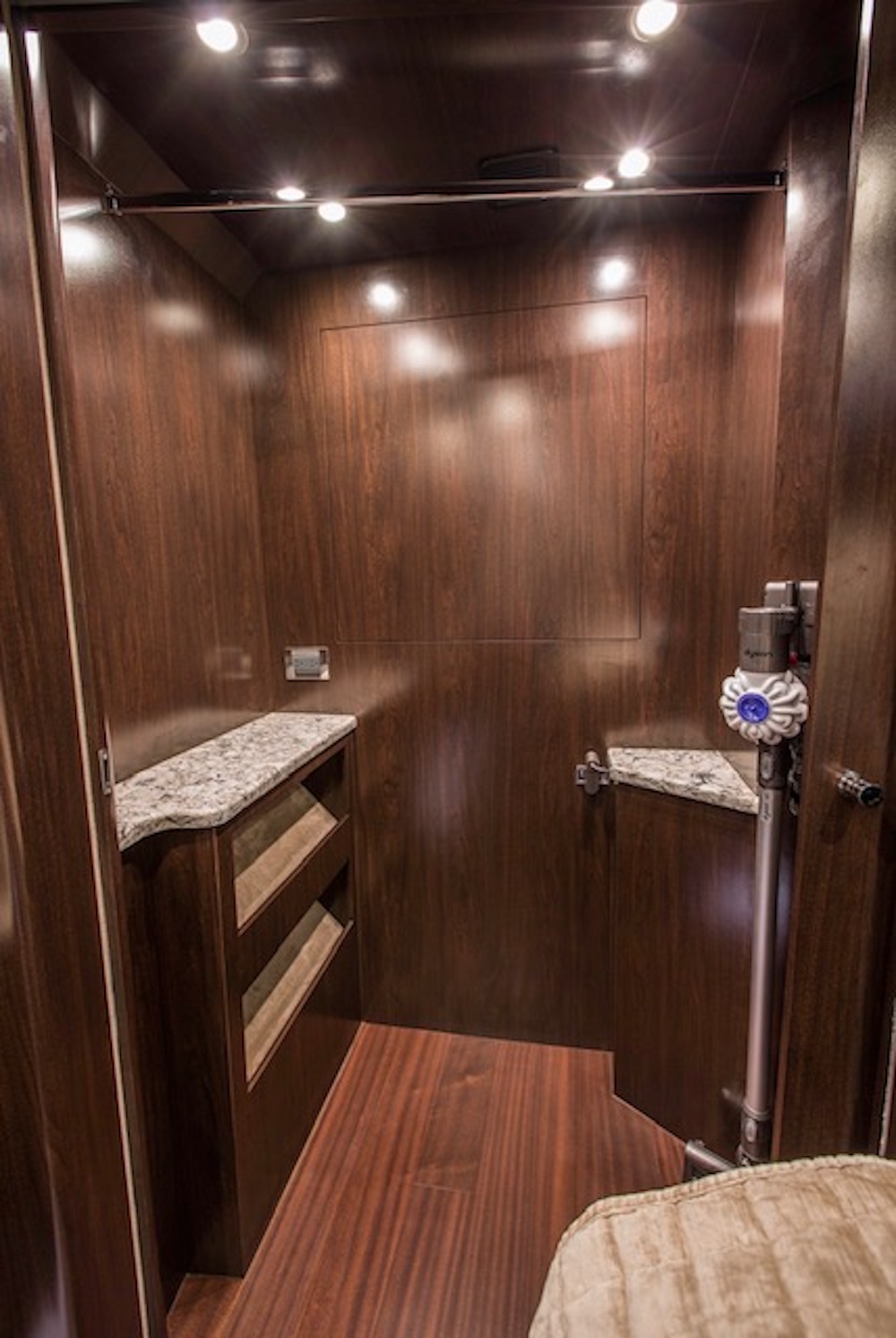 2018 Prevost Featherlite H3-45 For Sale