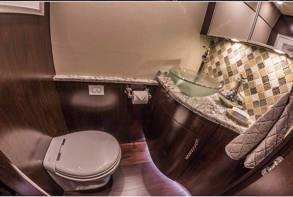 2018 Prevost Featherlite H3-45 For Sale