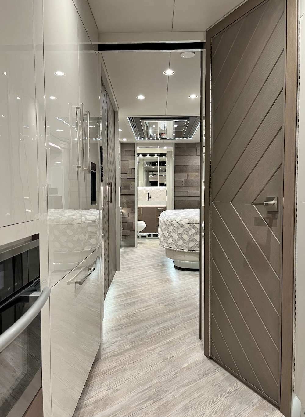 2019 Prevost  H3-45 For Sale