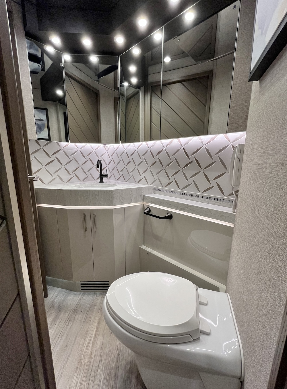 2019 Prevost  H3-45 For Sale