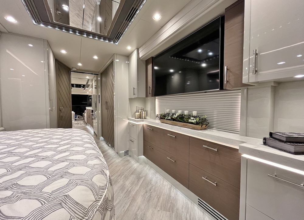 2019 Prevost  H3-45 For Sale