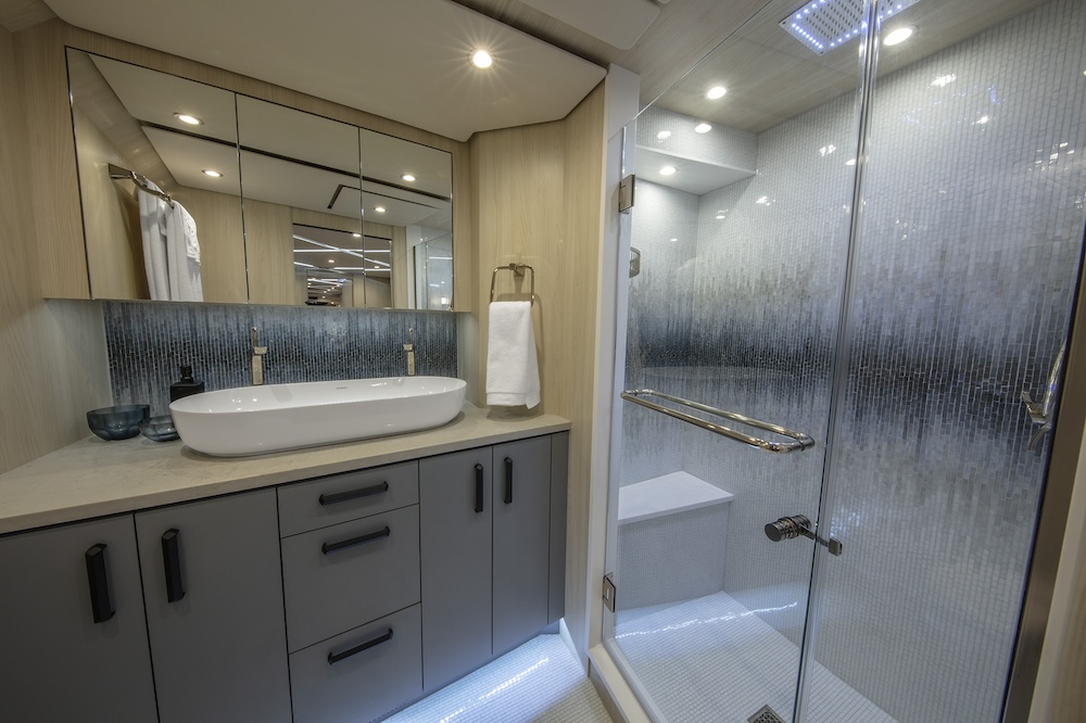 2021 Prevost Featherlite H3-45 For Sale