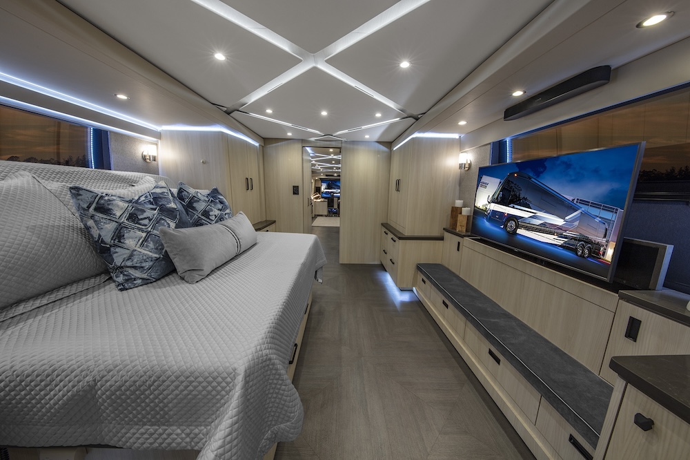 2021 Prevost Featherlite H3-45 For Sale