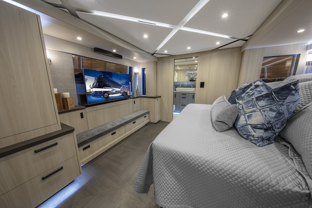 2021 Prevost Featherlite H3-45 For Sale