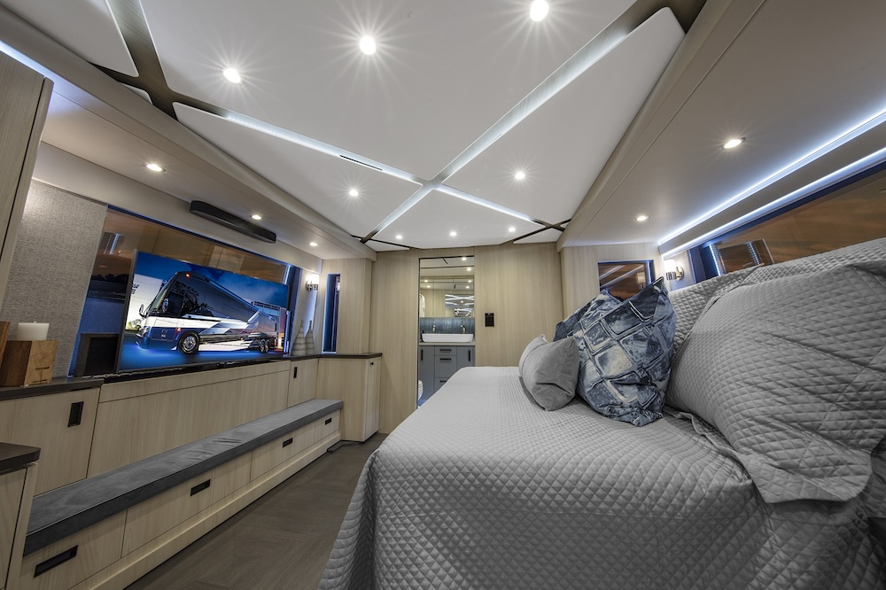 2021 Prevost Featherlite H3-45 For Sale